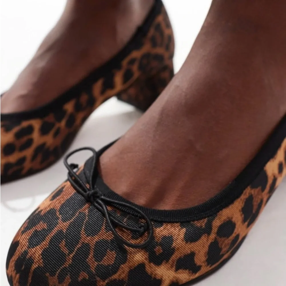 Brown Leopard Print Block Heels with Rounded Toe - Picture 2 of 4